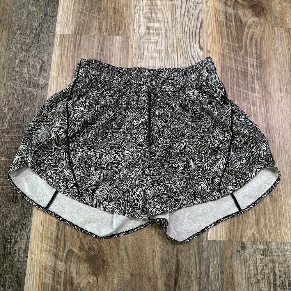 Lululemon Track That Mid-Rise Lined Run Short Women 6 Offbeat Alpine White Black
